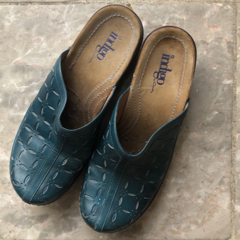Indigo by Clark’s Blue slides
